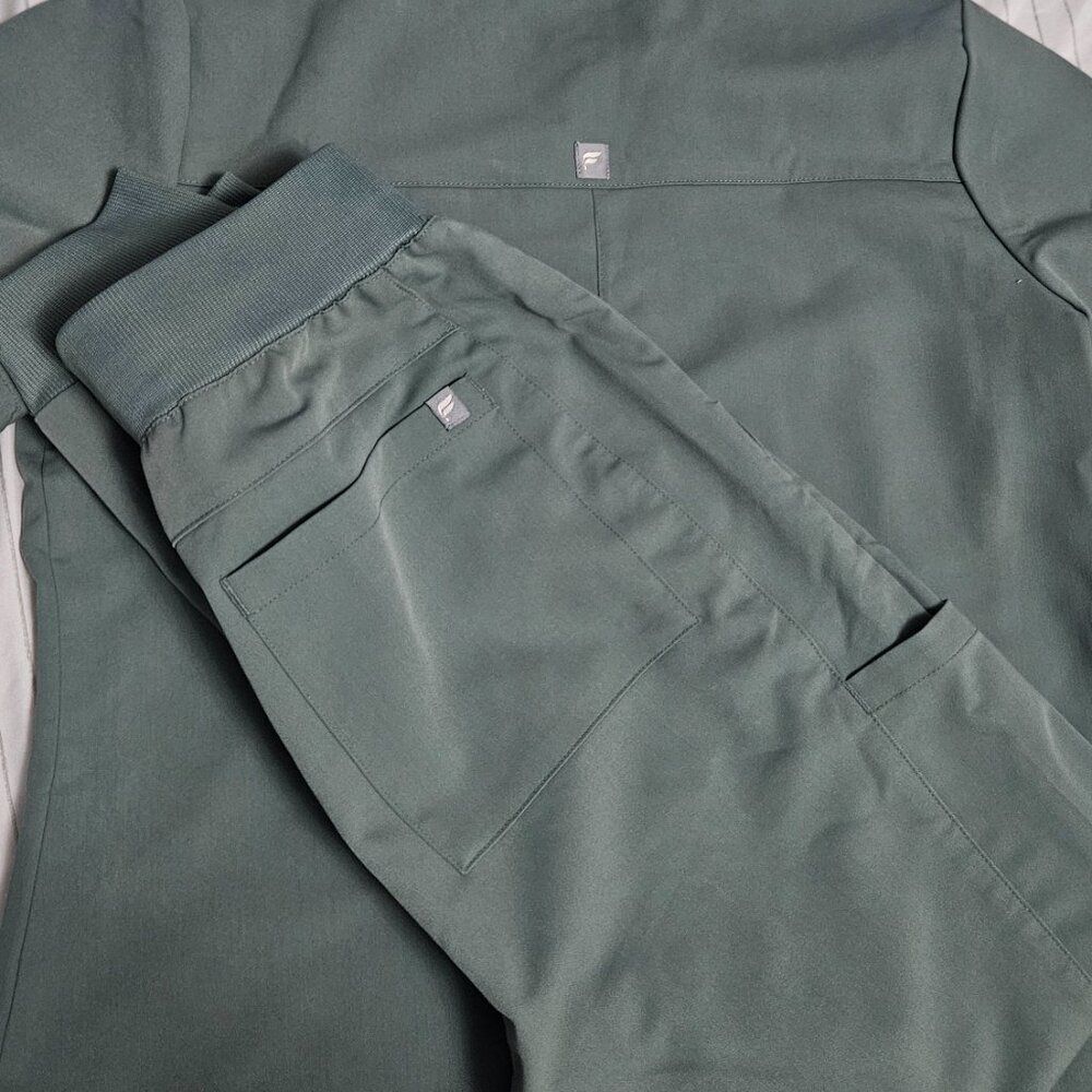 Fabletics set Green 💚 😍 - Picture 3 of 3